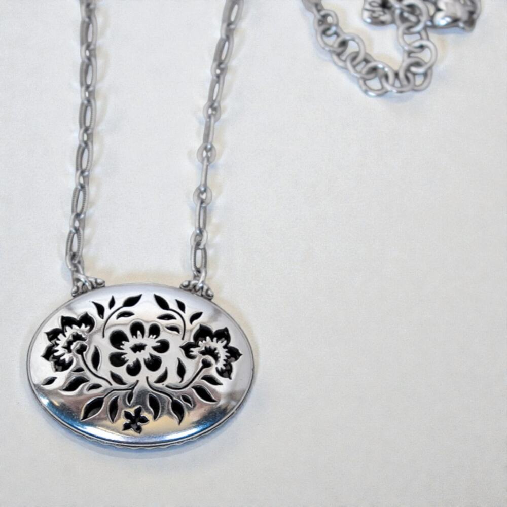 Brighton Cutout Flower Filigree Oval Pendant Necklace Textured Chain Retired - Picture 2 of 8